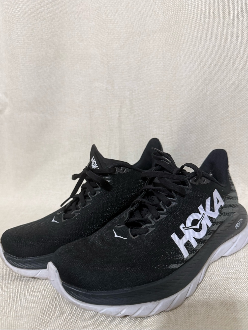 HOKA Mach 5 Wide Running Shoes Black/White Women's 6.5D
